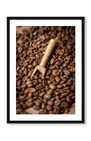 grains de café  torréfiés et cuillère en bois 