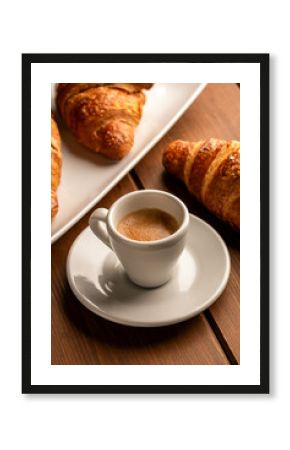 Caffè espresso italiano e cornetti, colazione europea 