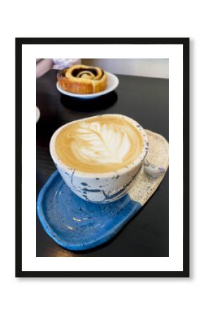 cafe con leche con arte  en taza