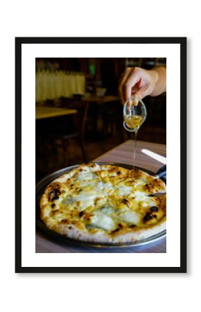 ナポリピッツァ/クワトロフォルマッジ