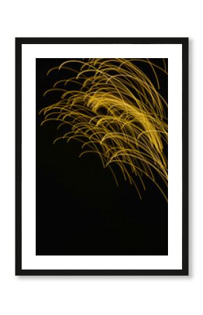 malowane światłem, obraz świetlny z wzorami i kształtami, abstrakcyjna fotografia z poruszającymi się światłami, Blurred Light painting, żółte maziaje świetlne, light painting photography, abstarct