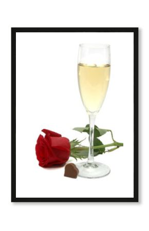 Copa de champagne y rosa roja