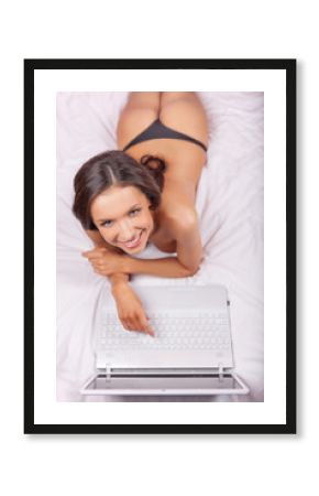 Beauty with computer. Attractive young naked women surfing web w