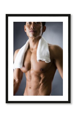 タオルを巻いた男性