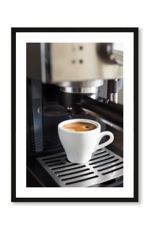 Domestic coffee machine makes espresso