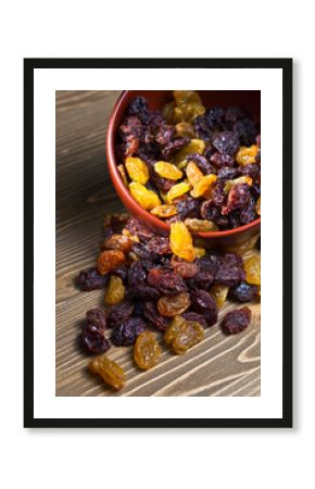 raisins in  brown dich